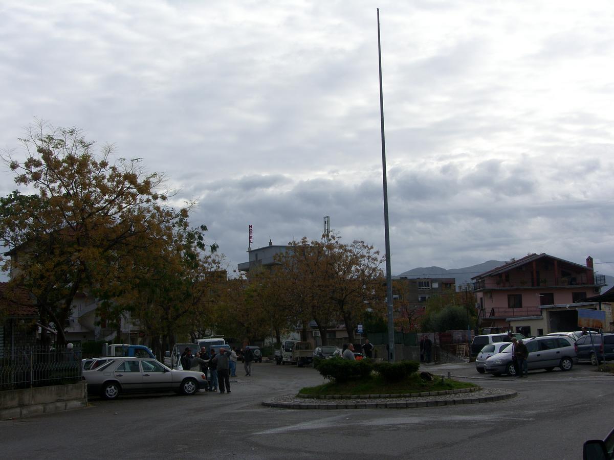 Shkodra Hotel Bagian luar foto