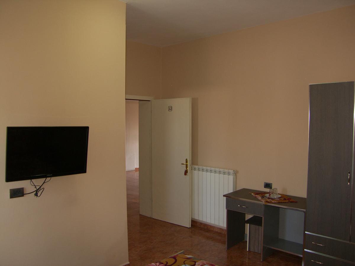 Shkodra Hotel Bagian luar foto