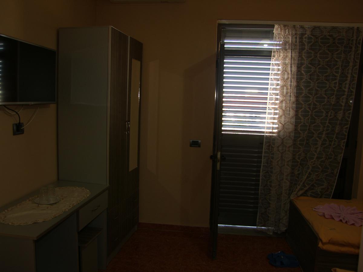 Shkodra Hotel Bagian luar foto